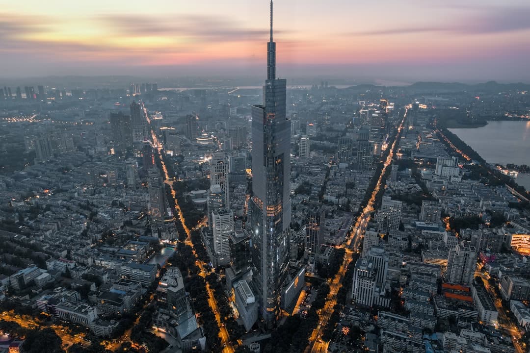 فرص استثمارية عقارية في مدينة خزائن الاقتصادية بسلطنة عمان: وجهة جديدة للمستثمرين السعوديين